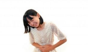 Abdominal pain in a girl suffering from worms