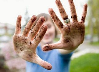 Dirty hands can trigger parasitic infections